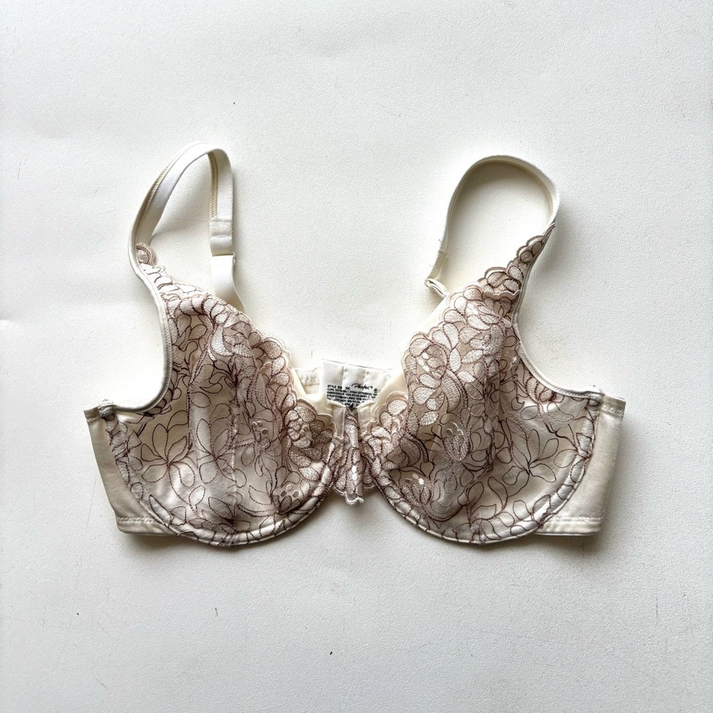 Playtex secrets 5679 cream feel gorgeous 36C underwired bra with lace